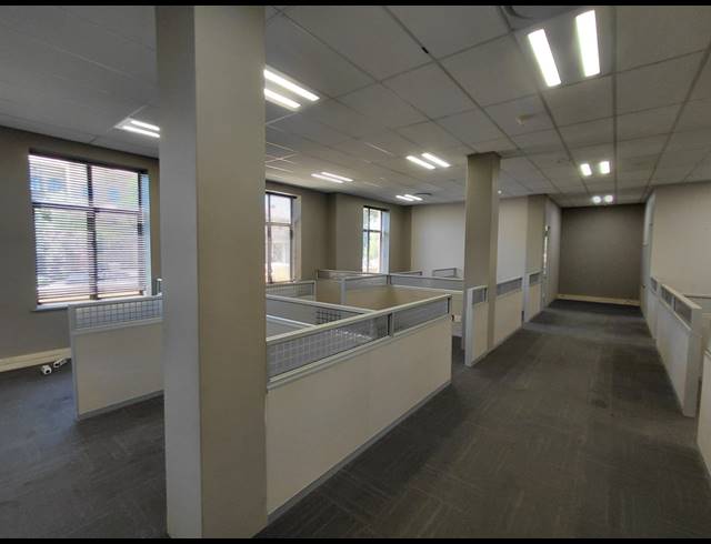 535M² OFFICE TO LET IN MAGALIESSIG